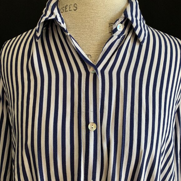 Pretty JustLiving Lightweight Front Knot Shirt: Size S/M - Picture 2 of 10